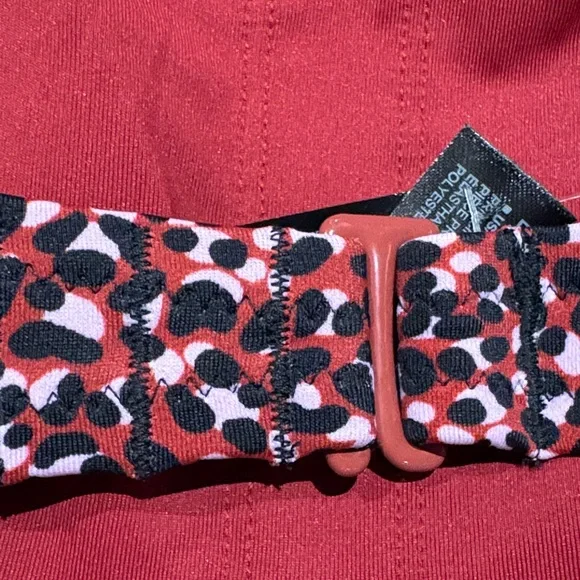 Amazon Essentials Women's Red and Black Leopard print Bikini Top - Picture 7 of 10